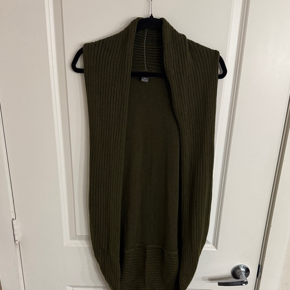 21 Olive Green Knit Open Front Vest